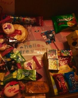 ASIAN SNACK BOX 66 pc Japanese,Korean, and Chinese snacks & candy Lotte etc